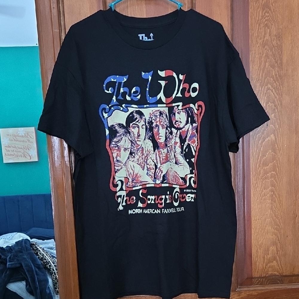Black Tour Graphic Tee - Men's Short Sleeve